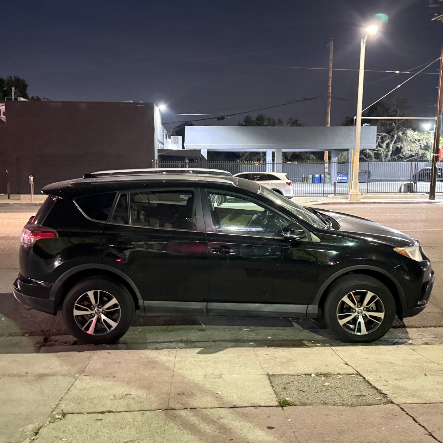 2016 Toyota Rav 4 XLE The price listed is the min down payment